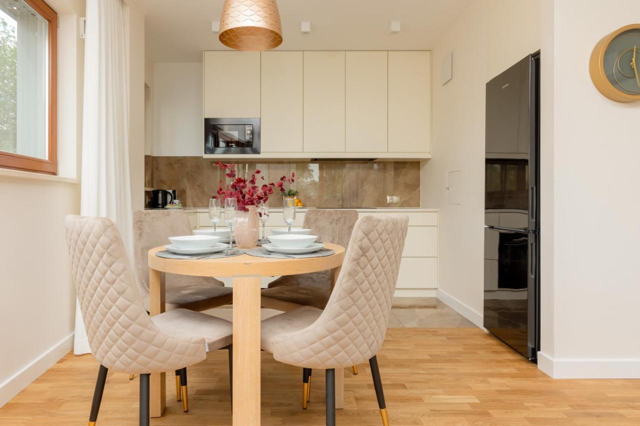 Deluxe Apartment Wronia 45 With Ac, Parking & Balcony By Renters Prestige Warsaw Exterior photo