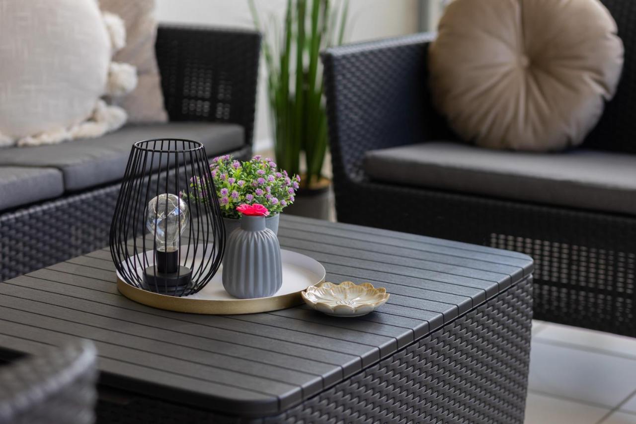 Deluxe Apartment Wronia 45 With Ac, Parking & Balcony By Renters Prestige Warsaw Exterior photo