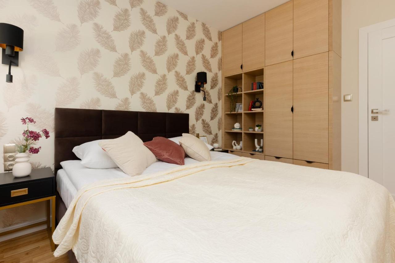 Deluxe Apartment Wronia 45 With Ac, Parking & Balcony By Renters Prestige Warsaw Exterior photo